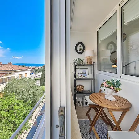 Cozy With View * Split